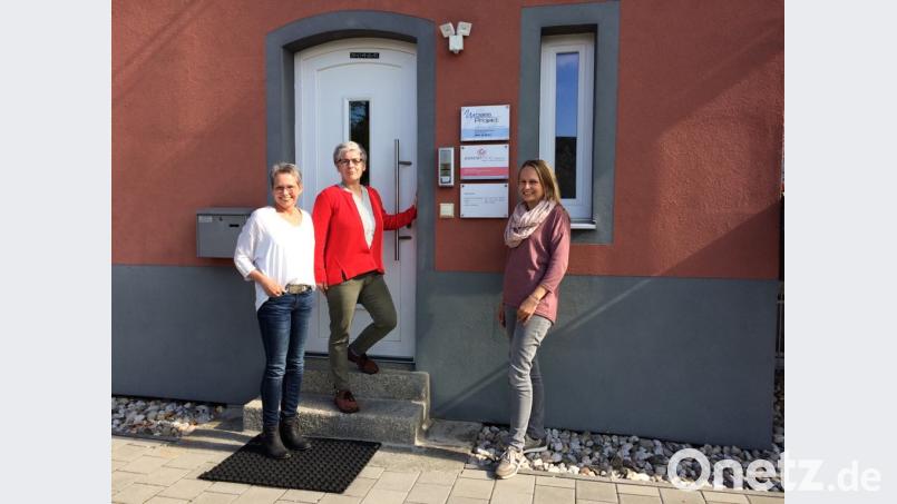 Konfliktberaterinnen bei Donum Vitae (von links): Cornelia Rubenbauer-Pickel, Leiterin Ute Schieder und Julia Wiesend. Bild: roa