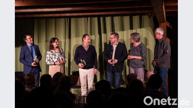 Viele Lacher und interessante Einblicke. Theater und Zoigl am Schafferhof, veranstaltet vom Rotary Club Weiden-Max Reger, hat für einige sehr vergnügliche und unterhaltsame Stunden gesorgt - und für Spenden für den guten Zweck. Bild: pml