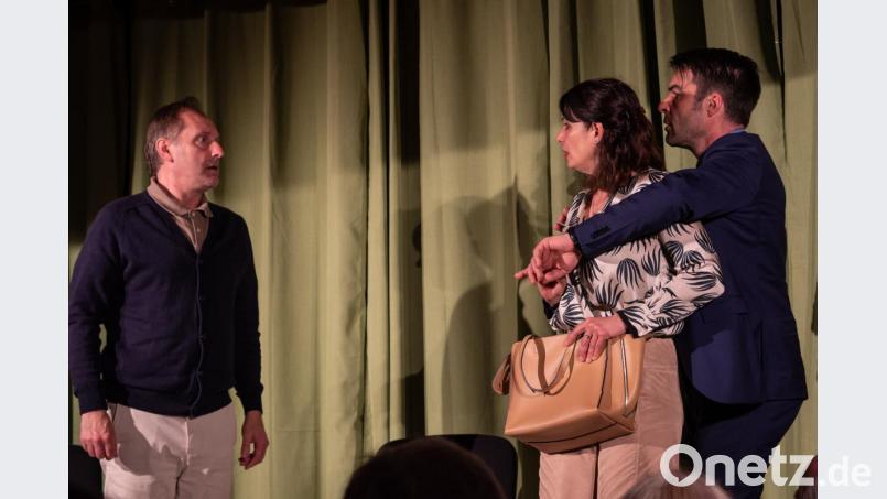 Viele Lacher und interessante Einblicke. Theater und Zoigl am Schafferhof, veranstaltet vom Rotary Club Weiden-Max Reger, hat für einige sehr vergnügliche und unterhaltsame Stunden gesorgt - und für Spenden für den guten Zweck. Bild: pml
