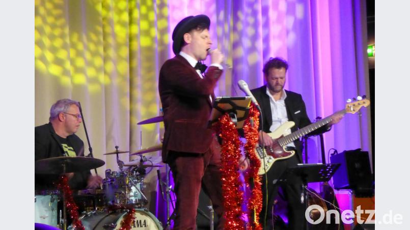 Markus Engelstädter mit Drummer Eisenhauer und Bassist Zrenner-Wolkenstein Bild: fsb