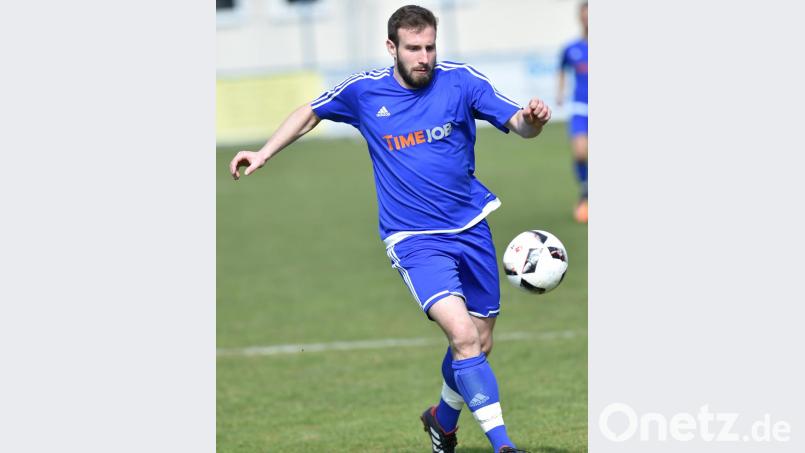 Johannes Pötzl hatte in der ersten Halbzeit zwei Mal die Etzenrichter Führung auf dem Fuß. Der SVE verlor in Bad Kötzting mit 0:1 und muss mehr denn je um den direkten Klassenerhalt bangen. Bild: chap