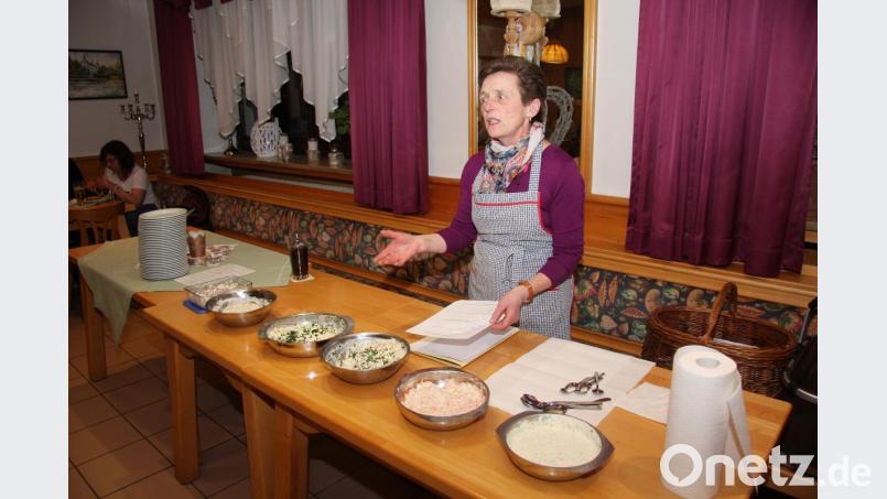 Mitgebracht hatte die Ahornberger Referentin auch die entsprechenden Rezepte zum Nachmachen. Bild: wro