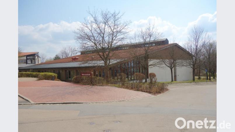 Noch ist die Generalsanierung des Rathauses nicht ganz abgeschlossen, schon steht der Stadt mit der Mehrzweckhalle die nächste Großbaustelle mit veranschlagten Kosten von rund 2,8 Millionen Euro als größter Posten im Finanzplan ins Haus. Bild: fjo