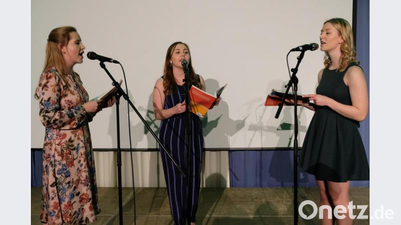 Das Trio gibt beim Konzert alles. Bild: do