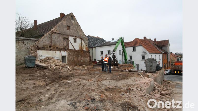 Die Abbrucharbeiten haben begonnen. Bild: bjp