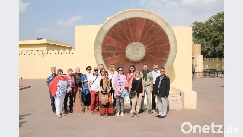 Die Reisegruppe mit Pater James, der sich als Reiseführer in seiner Heimat Indien bestens auskannte. Bild: sip