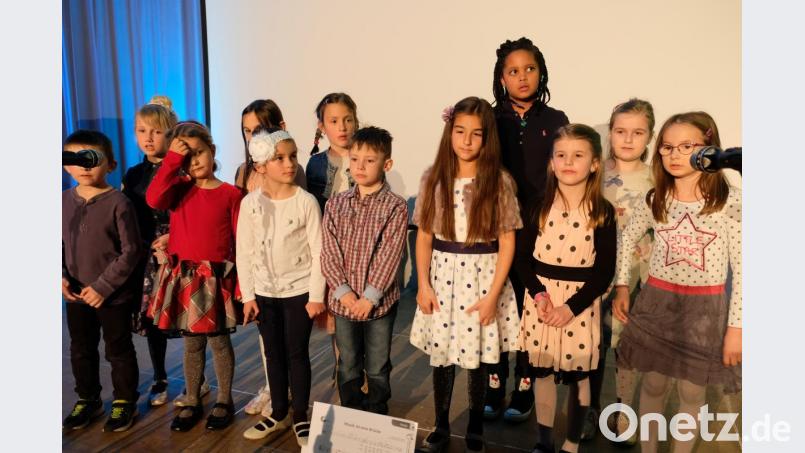 Keck und fröhlich, frisch und frei sang sich der Kinderchor in die Herzen der Besucher. Bild: do