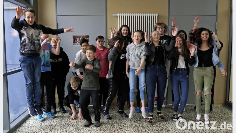 Die Schülerinnen und Schüler der 8. Ganztagsklasse der Mittelschule Kümmersbruck, die am Fotoworkshop teilnahmen. Bild: sön