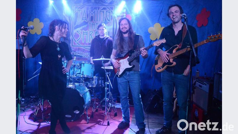 Die Herren aus Regensburg wollen ihre "Spitzmaus" zähmen, was natürlich gehörig in die Hosen geht. Bild: Kunz