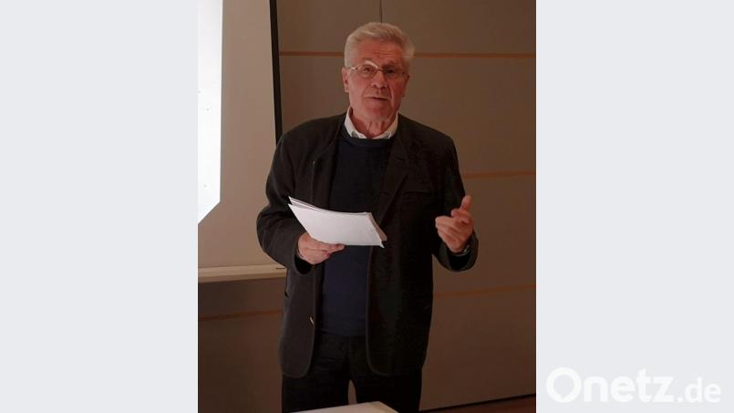 Im gut gefüllten Pfarrsaal referierte der Diplom-Sozialpädagoge und ehemalige Eheberater Ernst Beier zum Thema &quot;Die Zeit in meinen Händen&quot;. Bild: hir