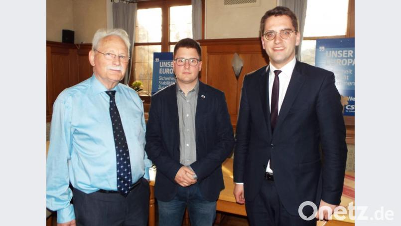 Helmut Fischer hatte für die Senioren-Union Patrick Reitinger und Christian Doleschal (von links) eingeladen. Bild: e