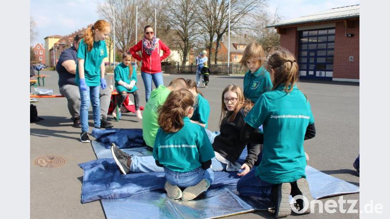 Auch Stufe II hatte bei „Erste Hilfe Praxis“ alle Hände voll zu tun, um die beiden akut Erkrankten zu versorgen. Bild: exb