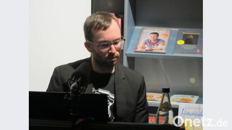 Mit seinem ersten Buch „Factually“ im Gepäck, stattet Jan-Niklas Jäger seiner Heimatstadt Sulzbach-Rosenberg einen Besuch ab. Bild: aks