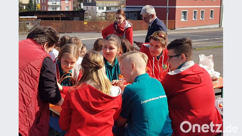 An der Station „Schlaubayer“ galt es bei den Schiedsrichtern Karin Würner und Bruno Kraus im deutschen Liedgut textsicher zu sein. Bild: exb