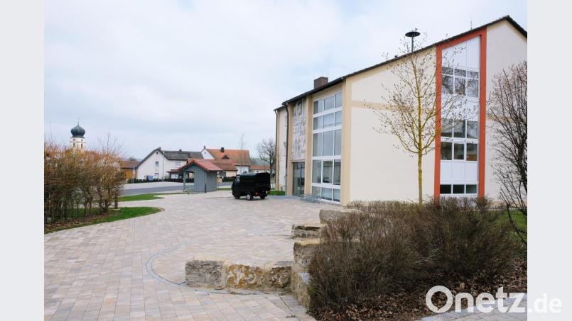 Ein Telefonanschluss im Feuerwehrgerätehaus ist die Mindestforderung. Nun soll ein drahtloser Internetanschluss im Umfeld von Feuerwehr und Bürgerhaus (Bild) die Kommunikationsöglichkeiten ergänzen. Bild: do