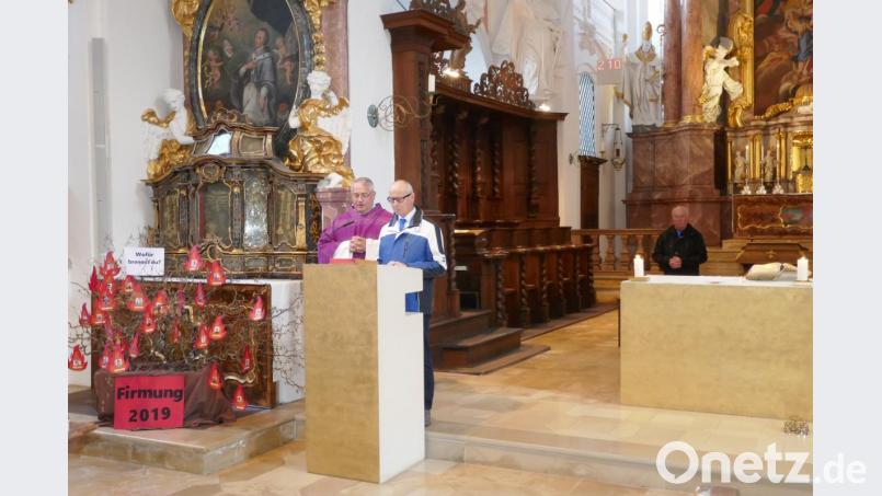 Zentralpräses Thomas Schmidt und Präfekt Peter Krikorka (von links) bei den Fürbitten. Bild: exb