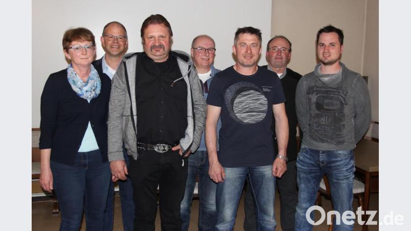 An der Spitze der neuen Vorstandschaft steht Georg Meiler (Zweiter von rechts). Bild: ral