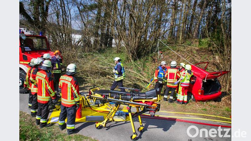 Hand in Hand arbeiten Feuerwehr und Rettungsdienst, Mittelfranken und Oberpfälzer. Bild: jma