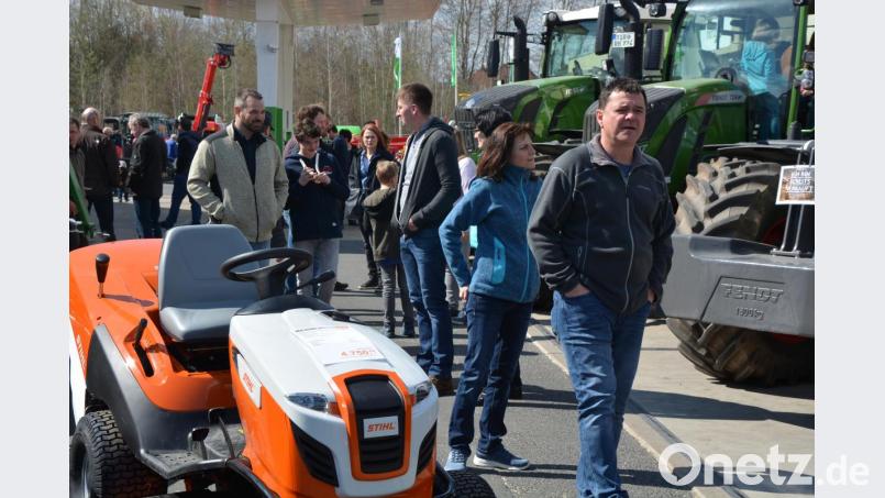 Strahlender Sonnenschein sorgte für viele Besucher bei der Waldsassener Landtechnikschau. Bild: jr
