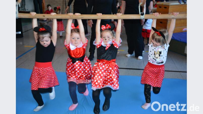 Die Vorführungen beginnen mit einer Show zum Thema „Micky Maus“. Bild: jr