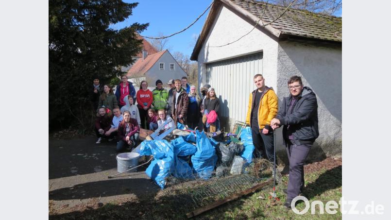 Die Schüler sammelten bei ihrer Aktion viel Müll. Bild: exb