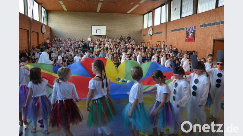Das Finale des Programmpunkts „Die Eiskönigin“. Bild: jr