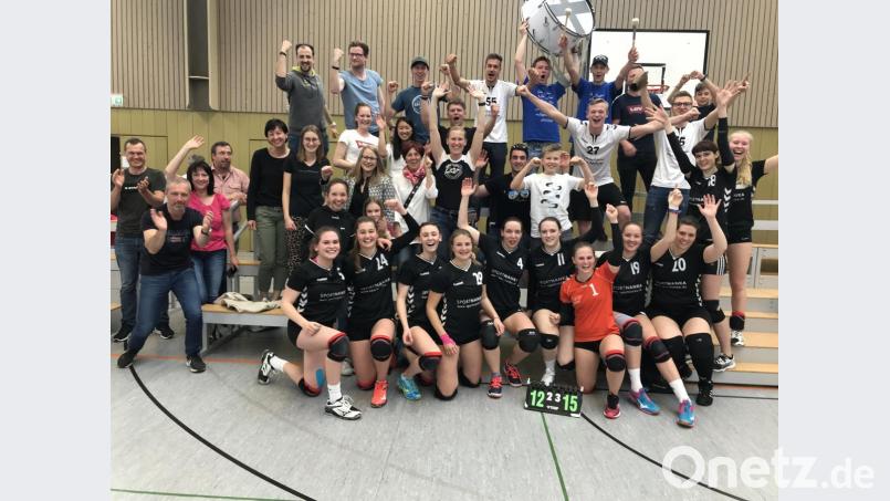Nach einem wahren Krimi im Relegationsspiel schafften die Damen des Volleyballclubs Schwandorf den Aufstieg in die Bayernliga. Bild: exb
