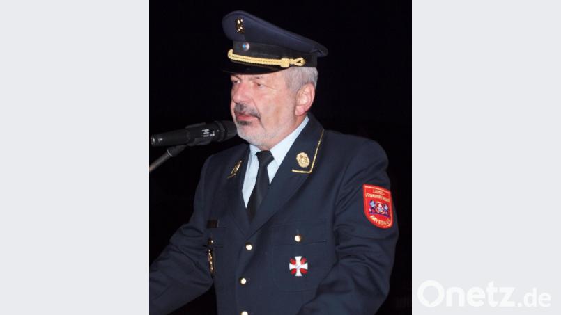 „Retten, Löschen, Bergen und Schützen“ seien die Schlagworte, die das Aufgabenspektrum der Feuerwehr beschrieben, so KBR Fredi Weiß in seinem Grußwort. Bild: sön