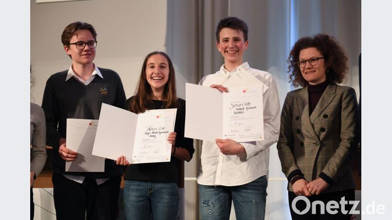 Strahlende Gesichter nach dem Landesfinale: Miriam Witt (Zweite von links) freut sich über den zweiten Platz. Bild: StMUK/Andreas Gebert