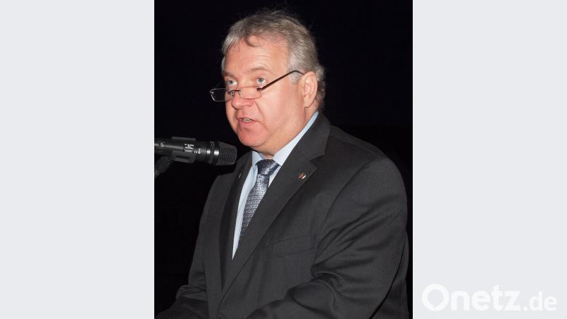 „Am heutigen Tag steht zwar das neue Fahrzeug im Mittelpunkt. Dank aber gebührt den engagierten und motivierten Feuerwehrleuten“, betonte Bürgermeister Markus Dollacker. Bild: sön