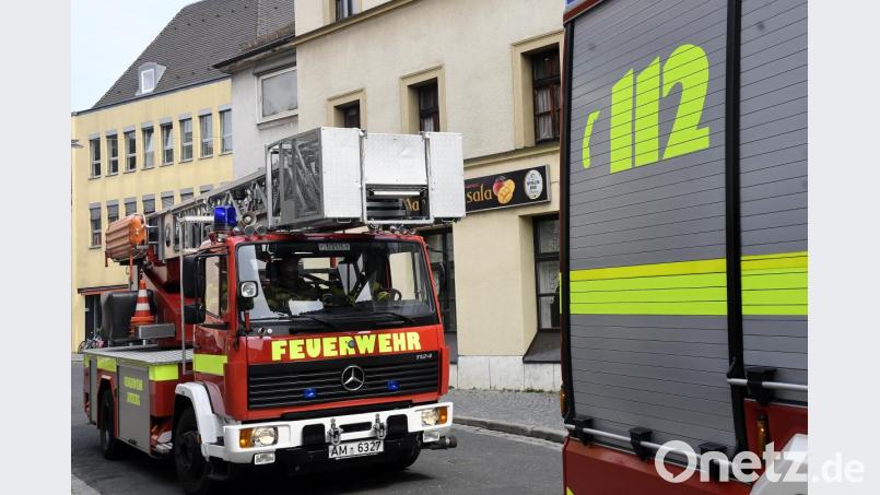 Einsatz in der Oberen Nabburger Straße in Amberg am Dienstagmittag: Die Feuerwehr kann wieder abrücken. Bild: Petra Hartl