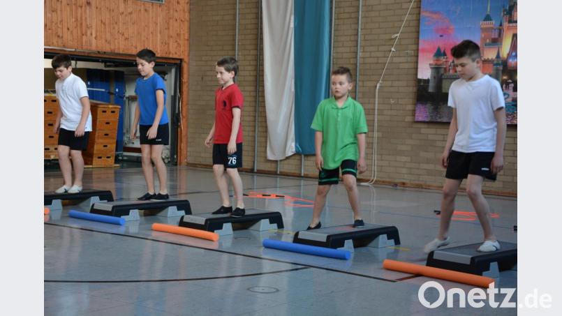 Die Jungs der dritten Klasse beweisen ihre Fitness. Bild: jr