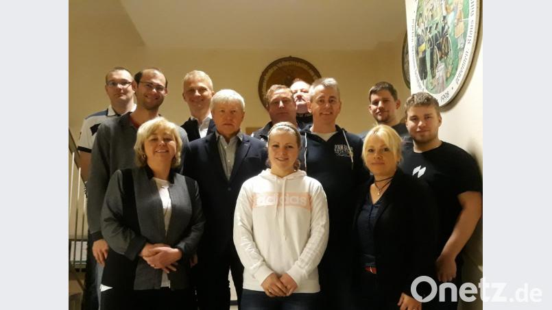 Lothar Schemmel (Fünfter von links) führt als neuer Vorsitzender den Athletenclub. Bild: ssm