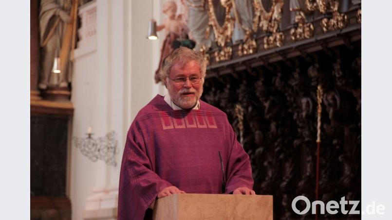 Pfarrer Edmund Prechtl bei seiner Predigt in der Basilika Waldsassen Bild: exb