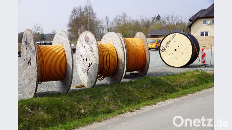 Die Kabel für den weiteren Breitbandausbau sind schon da. Jetzt müssen sie nur noch unter die Erde. Bild: bkr