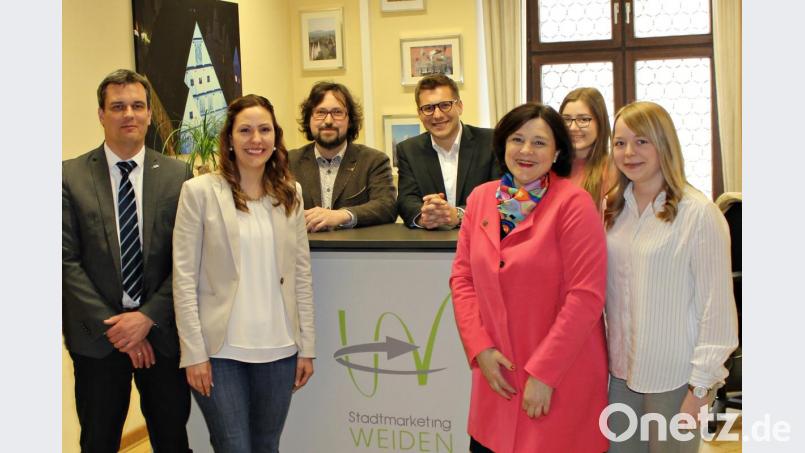 Im Alten Rathaus lernt die NOC-Managerin die führenden Vertreter von IHG, Einzelhandel und Stadtmarketing kennen. Bild: exb