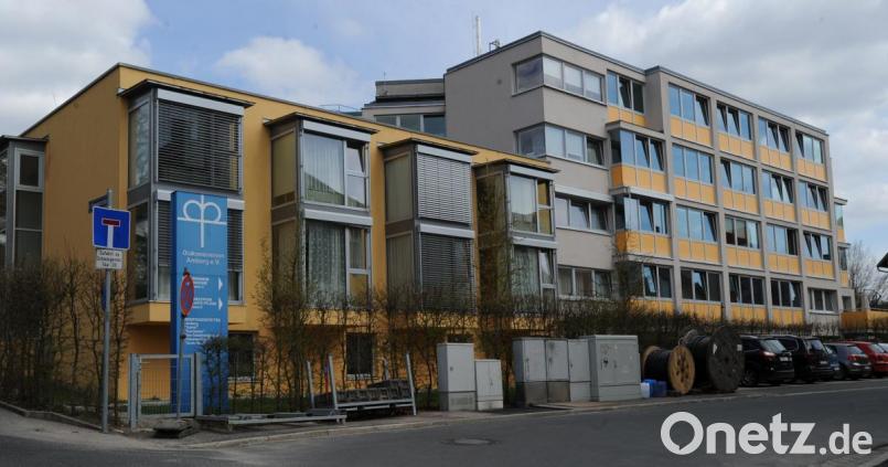 Der vor 46 Jahren errichtete Haupttrakt entlang der Hellstraße soll bei laufendem Betrieb komplett saniert werden, so die Pläne des Diakonievereins. Bild: gf