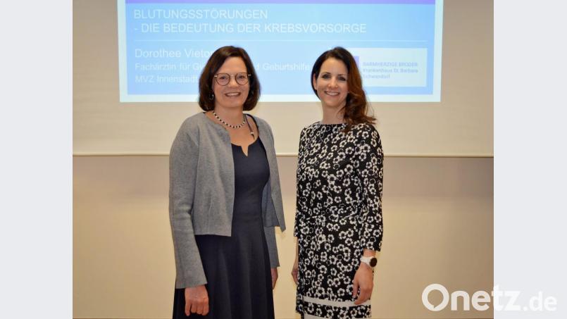 Dr. Susanne Merl (links) und Dorothee Vietoris sprachen beim Patientenforum im Krankenhaus. Bild: exb