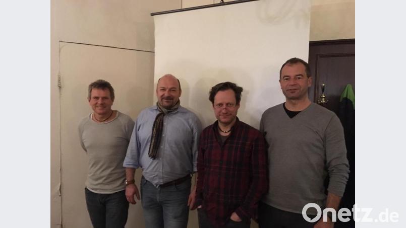 Die Neuwahlen waren bei der Amberger Luftsportgruppe reine Formsache. Alle Vorstandsmitglieder blieben im Amt (von links): Schatzmeister Gerhard Götz, stellvertretender Vorsitzender Pierre Lenk, Schriftführer Felix Domke und Vorsitzender Jörg Pfab. Es fehlt Hans Rogenhofer. Bild: luf
