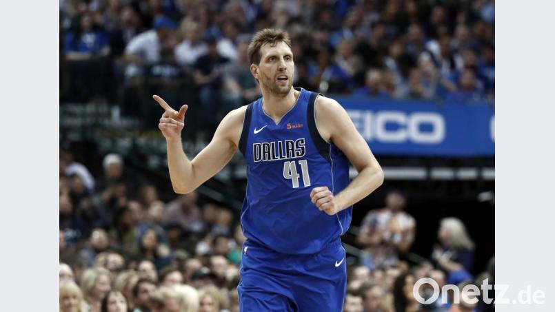Dirk Nowitzki nimmt Abschied als Basketballprofi. Bild: Tony Gutierrez/dpa