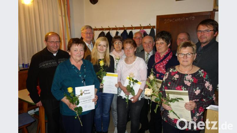 Treue Mitglieder der Beidler Kirchenchöre wurden bei der Pfarrversammlung geehrt. Bild: exb