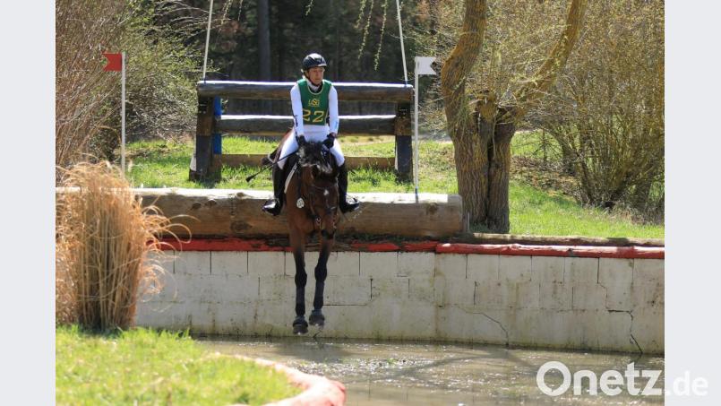 Olympiasiegerin Ingrid Klimke (auf Hale Bob) ist auch in diesem Jahr beim Kreuther Frühling wieder am Start. Bild: idu
