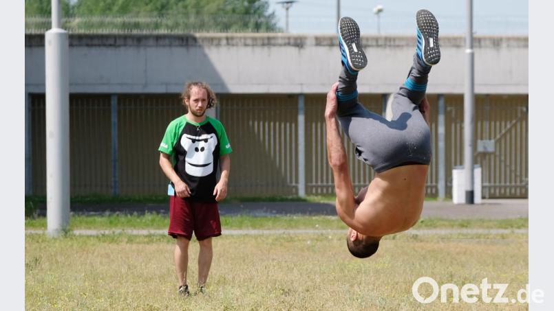 Waghalsige Sprünge und Geschicklichkeit – die Sportart Parkour hat es in sich. Beim FC Schwarzenfeld gibt es eine Sparte. Nun soll eine Anlage in der Nähe der Schulsportanlage entstehen. Bild: dpa