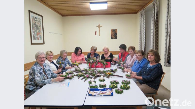 Viele kreative Ideen haben die fleißigen Frauenbund-Mitglieder beim Basteln für die traditionelle Verkaufsaktion am Palmsonntag. Bild: jzk