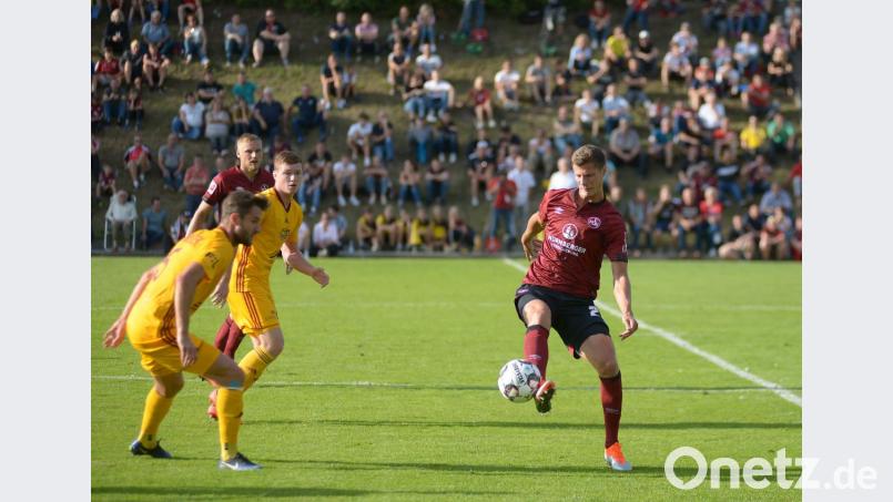 Läuft Patrick Erras (rechts, Szene aus dem Testspiel in Seugast gegen Dukla Prag) künftig nicht mehr im Nürnberger Trikot auf? Dem Raigeringer liegen Angebote aus dem In- und Ausland vor. Bild: ref