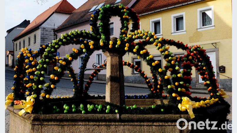 Ein Blickfang im Frühling: Der Osterbrunnen auf dem Luitpoldplatz. Bild: le