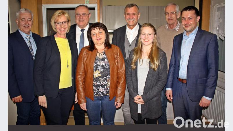 Der neu gewählte Vorstand (von links) Reinhard Meier,Sabine Zeidler, Lothar Höher, Christine Quandt, Hans-Jürgen Gmeiner, Elisa Hofmann, Martin Mahl und Stephan Gollwitzer führt das Kartell. Bild: R. Kreuzer