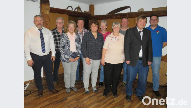 Der Vorstand des SKV Weiden von Links: Hartmut Paukner, Detlef Götz, Gerlinde Schell, Manuel Ziegler, Monika Liers, Gisela Kirchmann, Karolina Humig, Jürgen Rauch, Hans Kneißl und Manuel Kraus. Bild: adj