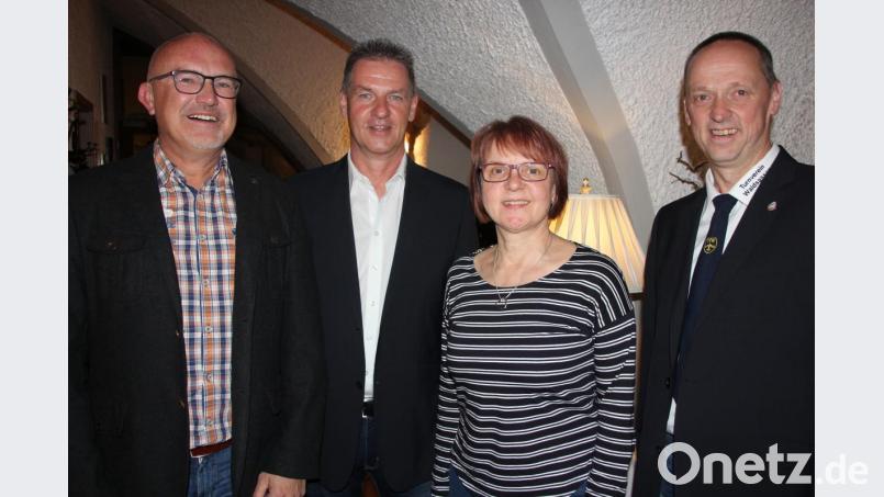 Die neu gewählten Vorstandsmitglieder beim TV Waldsassen: (von links) 3. Bürgermeister Bernhard Lux, Peter Schiml, Gabi Greber und Werner Rustler. Bild: kro