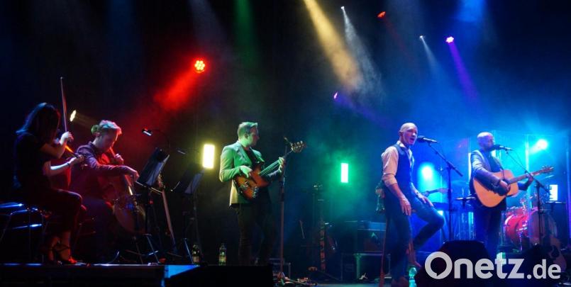 Das Duo Dan Haynes und Pete Richards und ihre exzellenten Musiker begeisterten mit ihrem Simon &amp; Garfunkel-Tribute-Konzert. Eine sensationelle Revival-Show, die Jung und Alt mitriss. Bild: weu